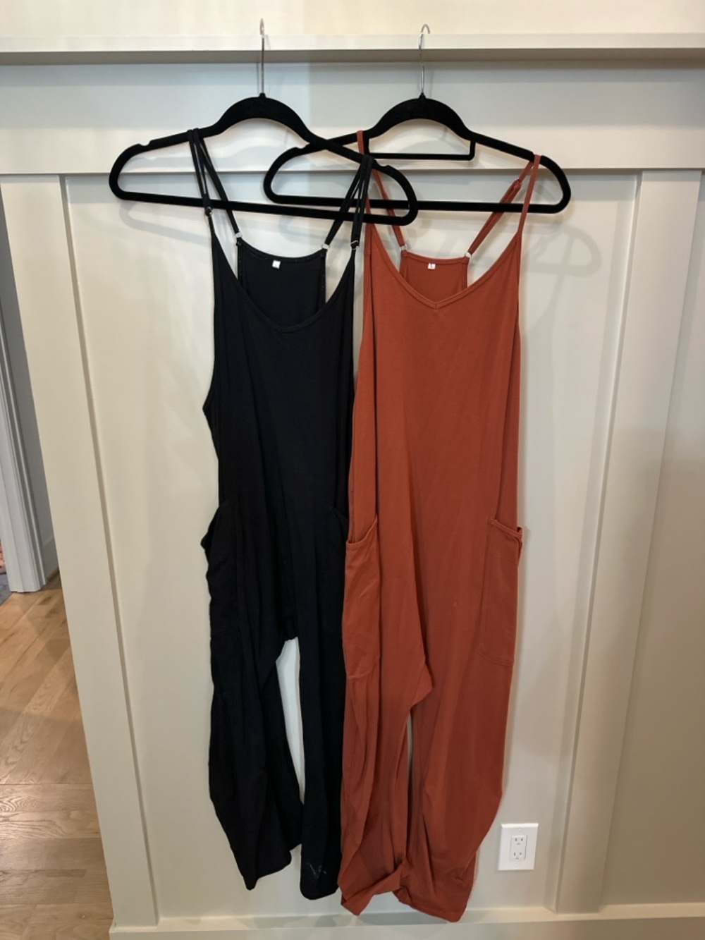 2 pieces! Women's Spaghetti Strap Pocket Jumpsuits - Black & Rust